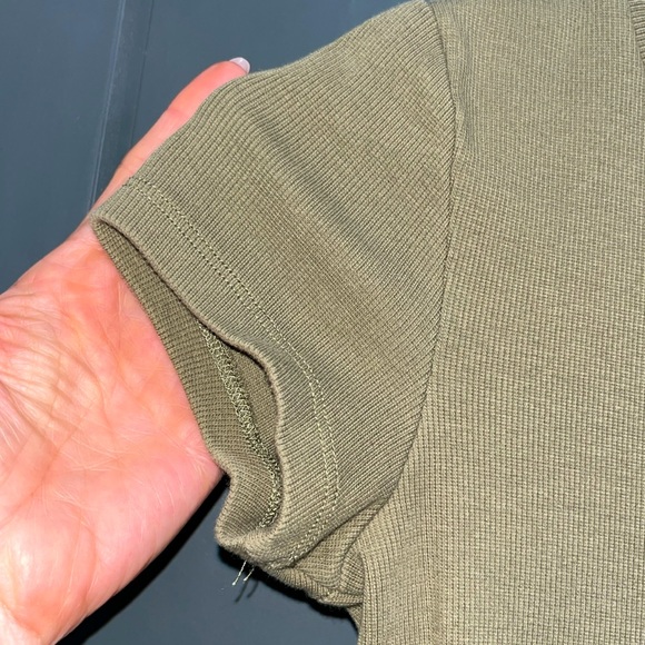 Guess Army Green Tee - Picture 3 of 7